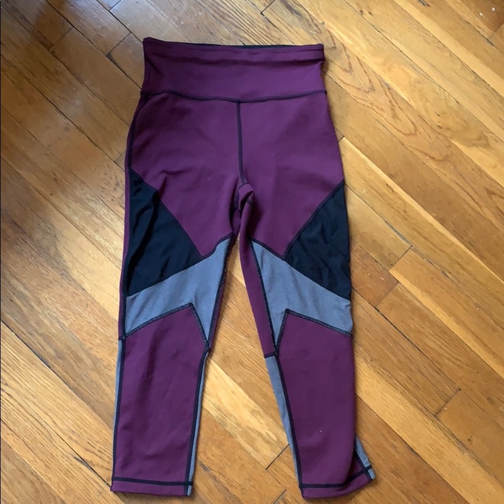 Sweaty Betty reversible cropped leggings. Size Xs